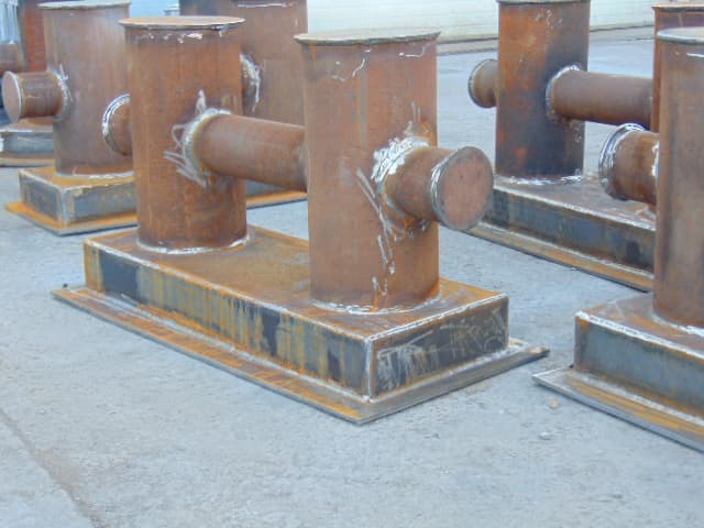 Кнехты для швартовки и буксировки судов