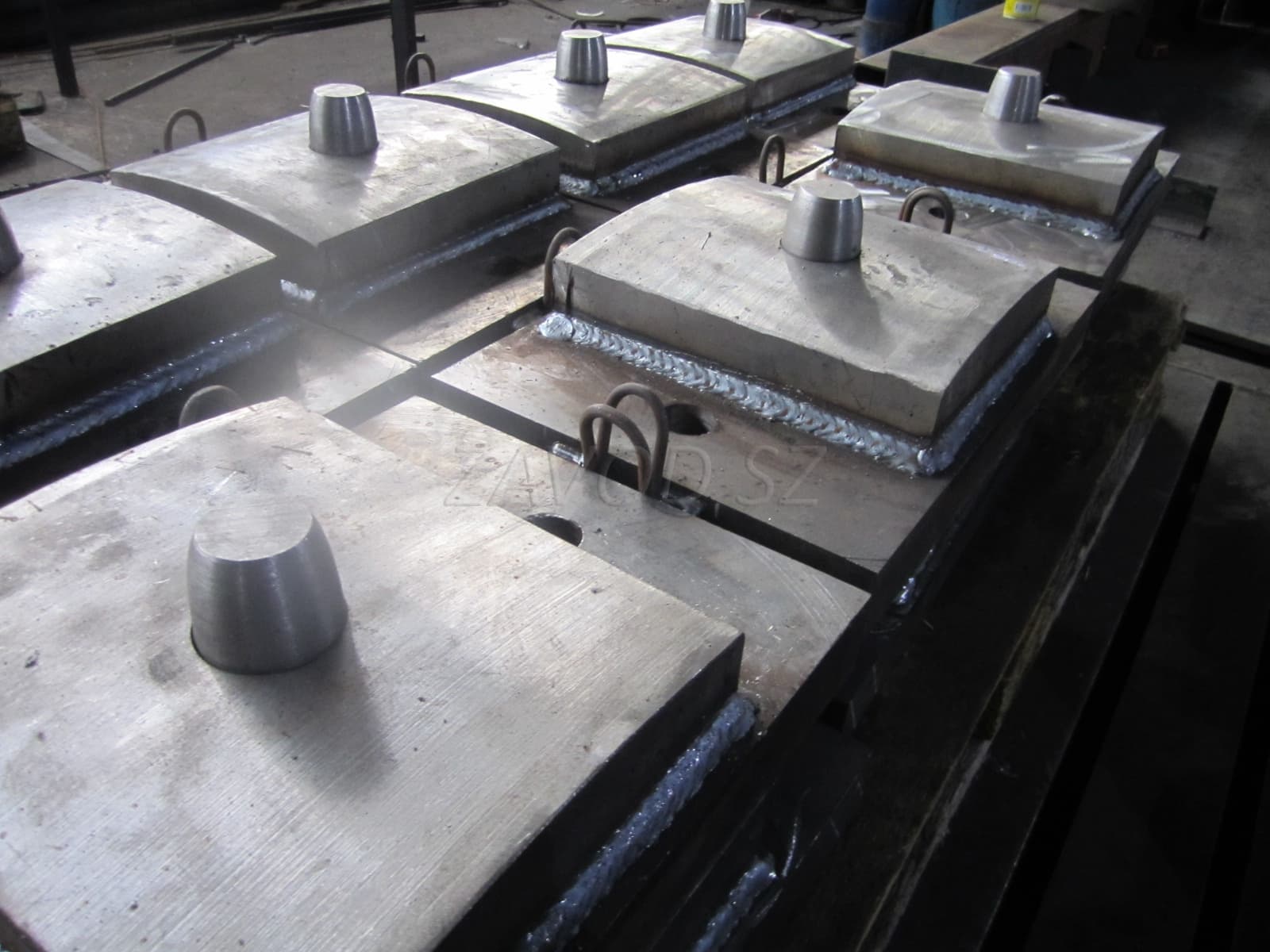 Металлические опорные части моста