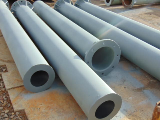 Стальные фундаменты опор освещения на складе завода