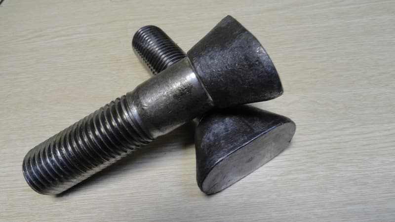 Футеровочный болт на продажу