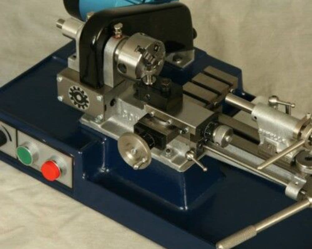 Небольшой токарный станок