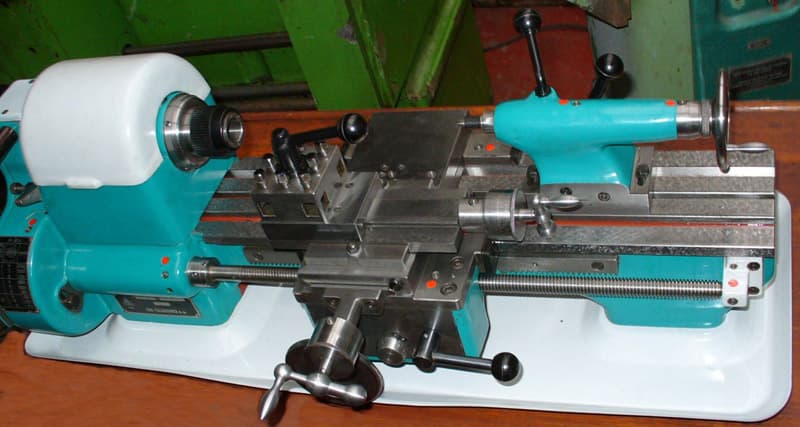 Настольный токарный станок