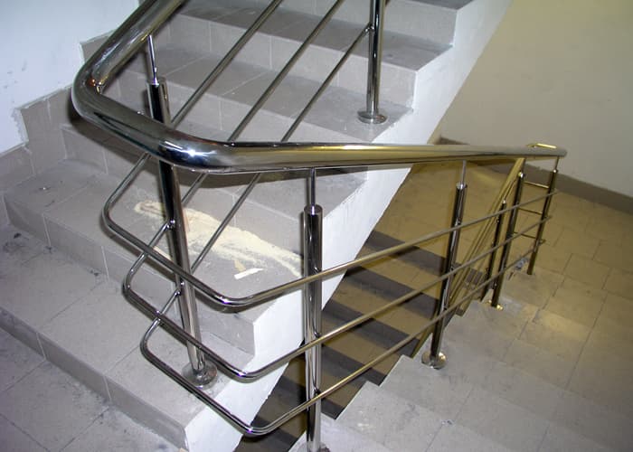 Стальное ограждение лестницы