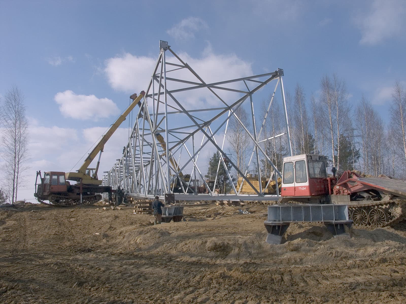Подъем лежащей опоры ЛЭП