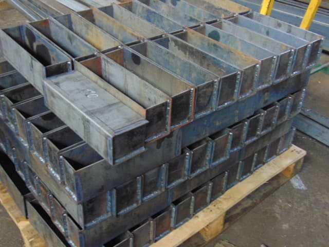 Опоры трубопровода со склада