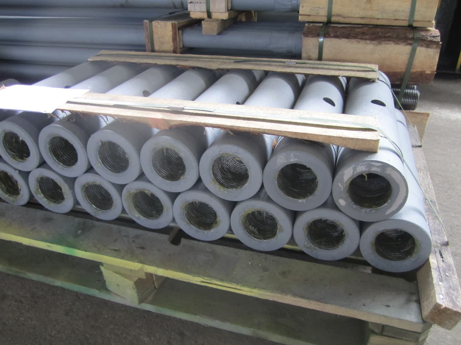 Штабеля готовых анкерных тяг