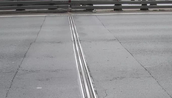 Деформационные швы на дорожном покрытие