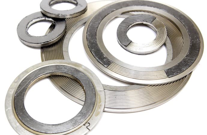 Металлические прокладки разного диаметра