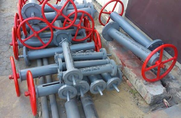 Изготовление  колонок управления задвижками в Санкт-Петербурге Партия колонок управления задвижками на складе