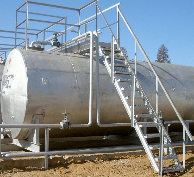 Лестница и площадка для емкости купить в Санкт-Петербурге