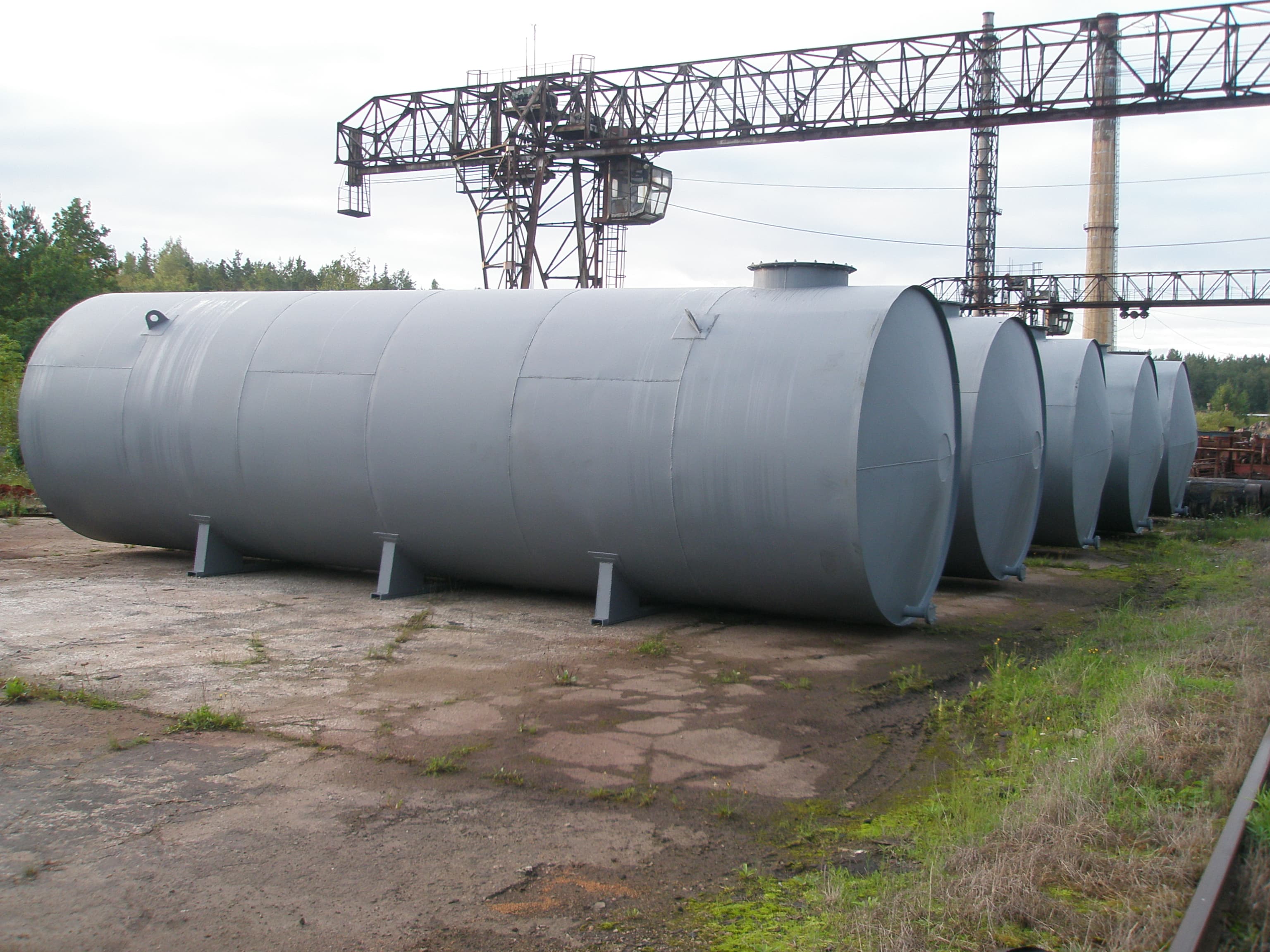 Двухстенный резервуар суг. Одностенные резервуары. Резервуар ргс 75. Ложемент под емкость ргс 100. Резервуар для суг 100 м3.