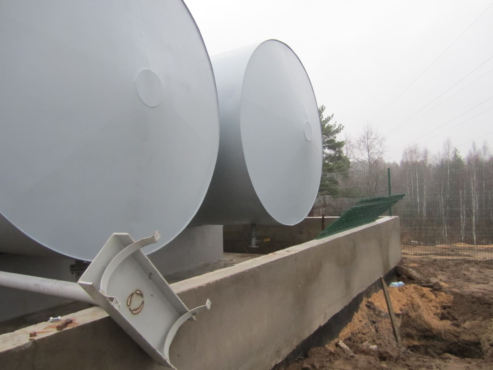 Два резервуара для воды