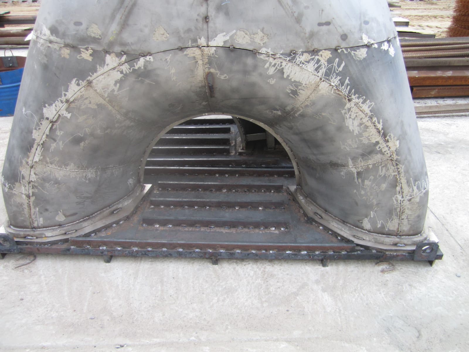 готовое изделие из нержавеющей стали на складе