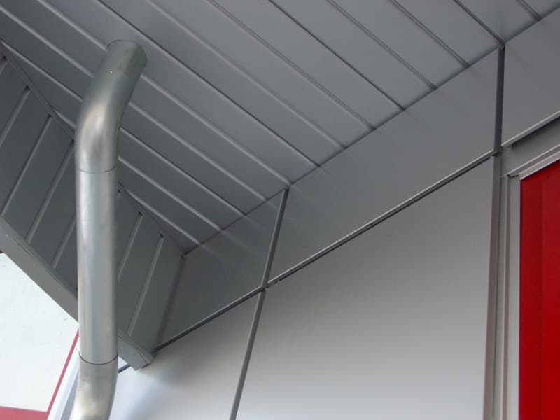 Потолок из металлических реек