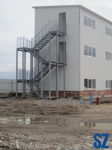 Лестница из профильной трубы