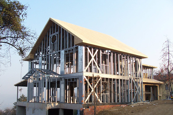 Быстровозводимые дома из металлического каркаса Быстровозводимые дома из металлического каркаса