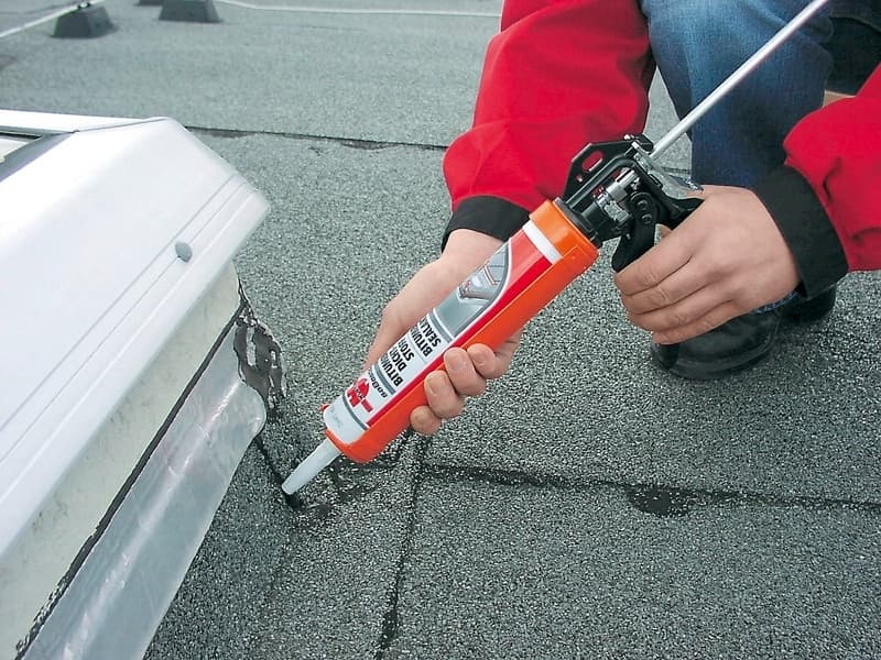 Герметизация швов гермабутилом