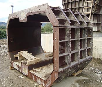 Опалубка опоры моста в Санкт-Петербурге Опалубка опоры моста в Санкт-Петербурге