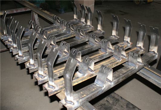 Роликоопора для конвейерного оборудования