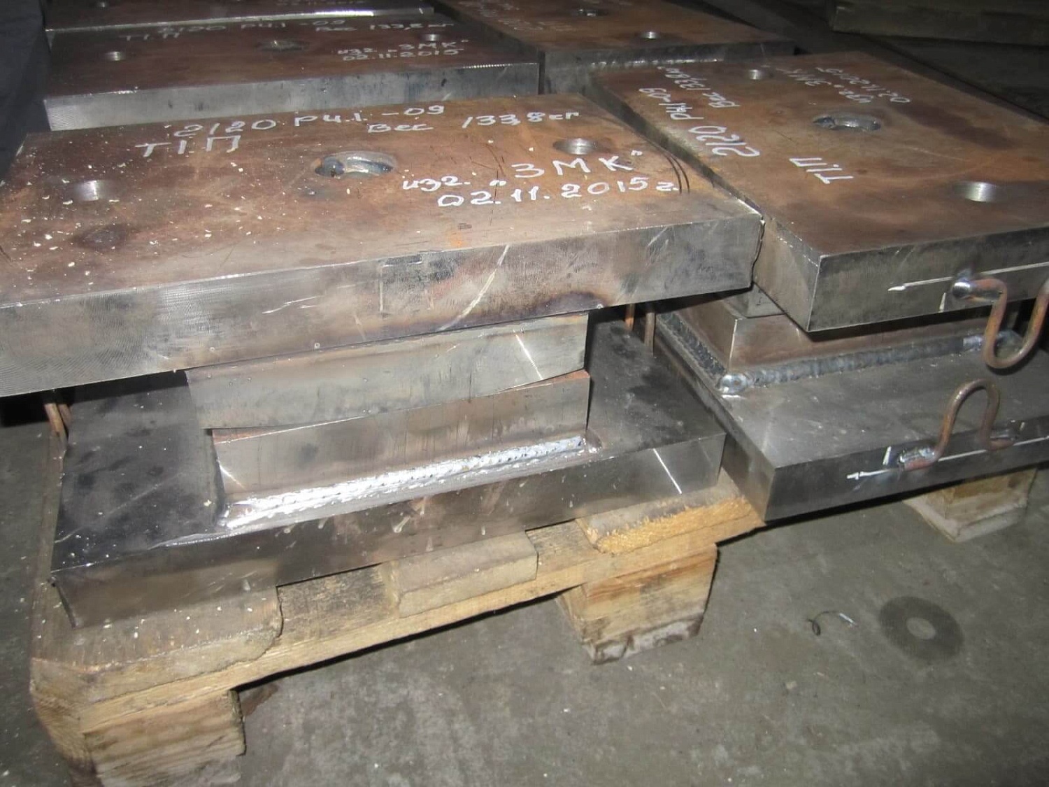 Болты к опорной части моста