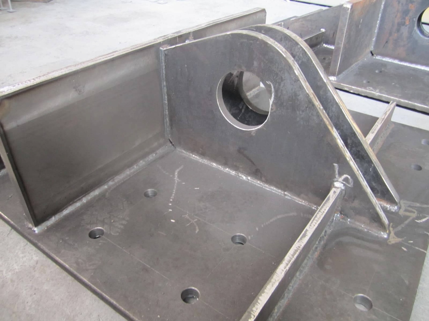 Закладная деталь мачты