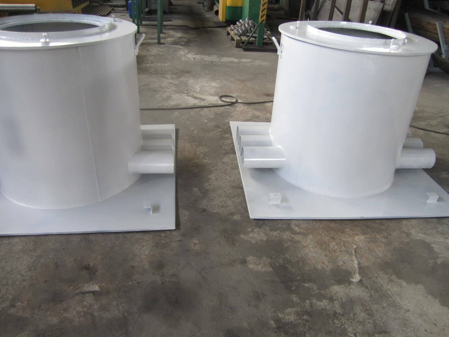 Металлический кабельный колодец