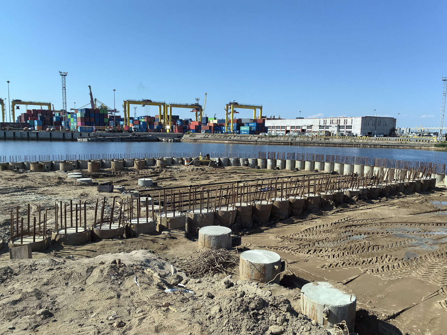 Монтаж трубошпунта на причале