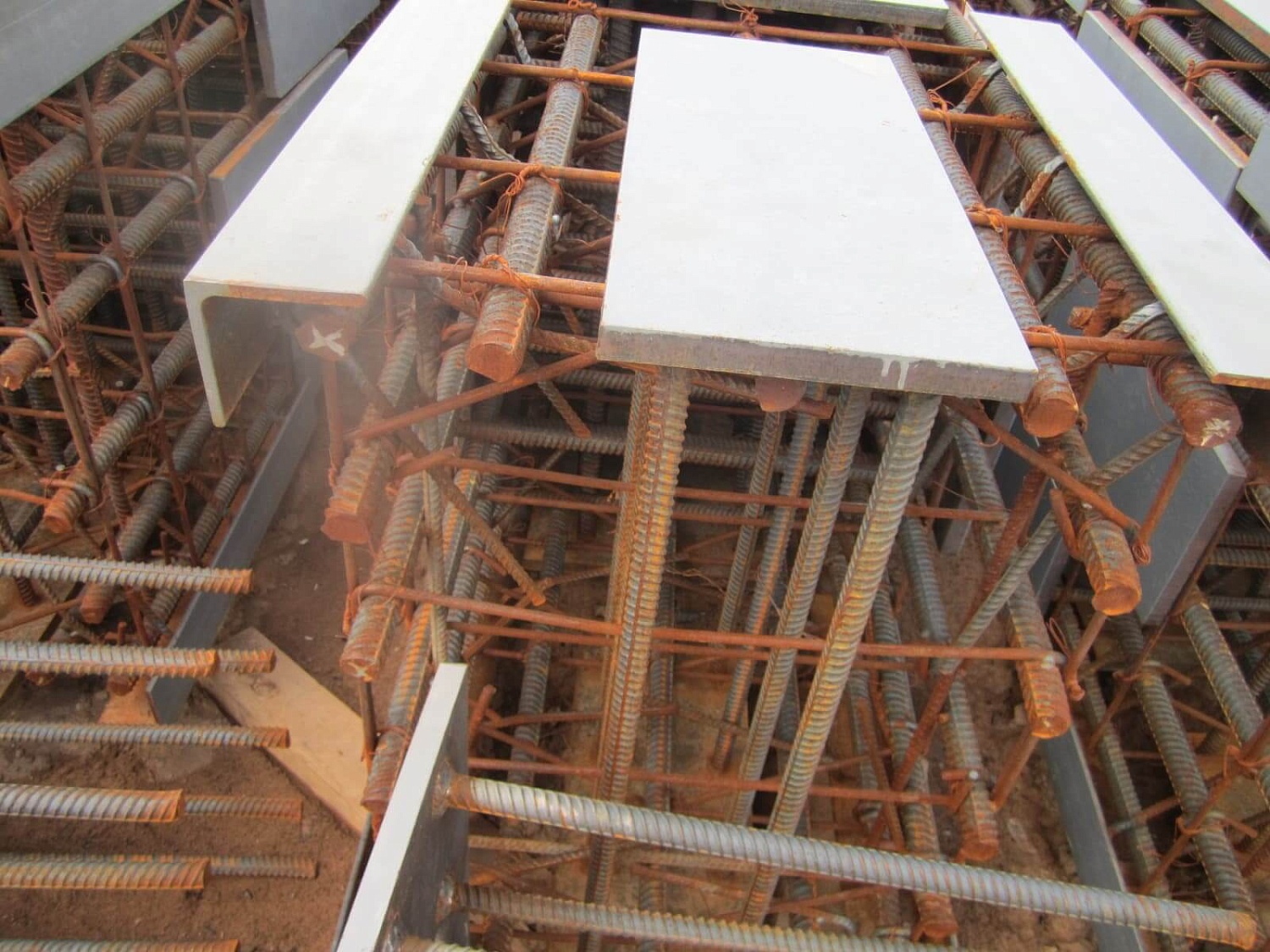 Закладные детали в каркасе